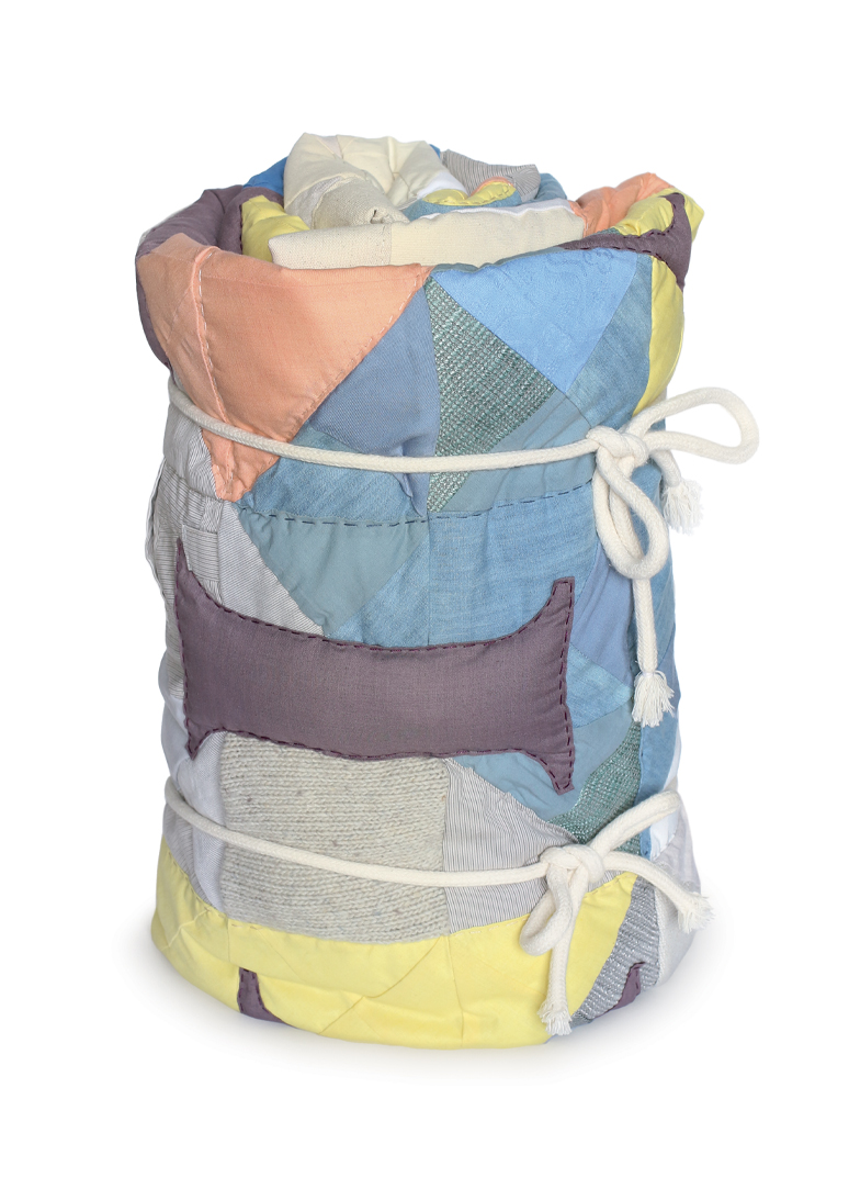 Grey, blue, taupe, pink and pale yellow patchwork tied and ready for delivery – fine craft by Pénélope Westberg